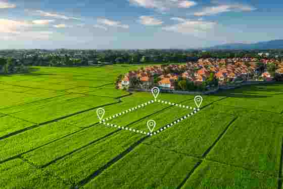 Feld mit aufgezeichneten Grundstück