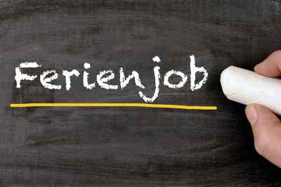 Text Ferienjob auf Tafel mit Kreide geschrieben